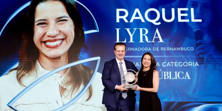 Em reconhecimento nacional, governadora Raquel Lyra recebe Prêmio Mulheres Exponenciais 2026 e defende políticas públicas para população feminina