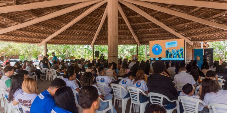 Adolescentes de Caruaru participaram de encontro estadual sobre participação política e orçamento público