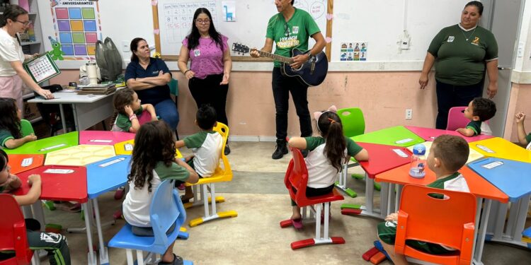 Patrulheiros da Água promovem aprendizado lúdico em escolas de Caruaru durante a Semana da Água