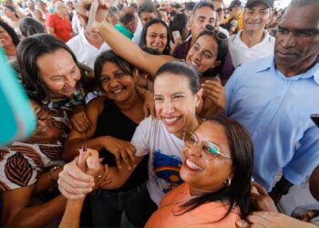 Em Bom Jardim, governadora Raquel Lyra anuncia investimento de R$ 8 milhões para a pavimentação de vias e prestigia entrega da reforma de hospital