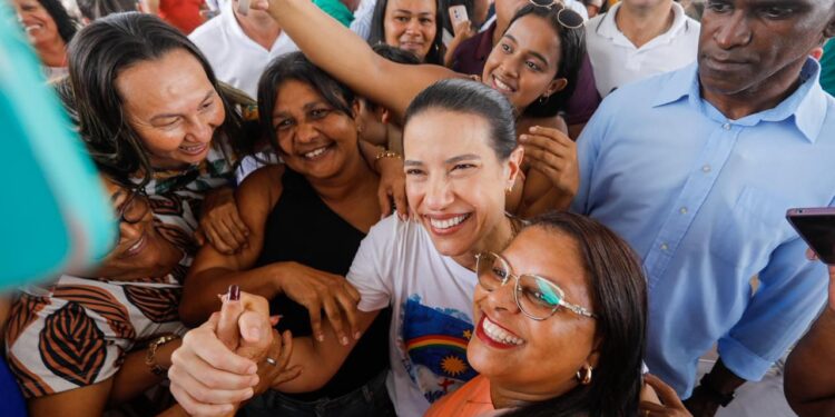 Em Bom Jardim, governadora Raquel Lyra anuncia investimento de R$ 8 milhões para a pavimentação de vias e prestigia entrega da reforma de hospital