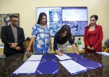 Governadora Raquel Lyra anuncia R$ 32 milhões em investimentos para pavimentação de vias e reforma do Grupamento dos Bombeiros em Olinda