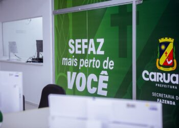 Secretaria da Fazenda de Caruaru realiza entrega de alvarás e crachás para comerciantes do Caruaru Lugar Sagrado 2026
