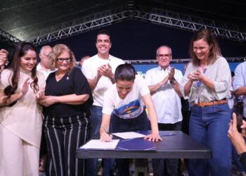 Governadora Raquel Lyra entrega requalificação de setores do Hospital Regional do Agreste e autoriza início de obras para construção de novo edifício na unidade