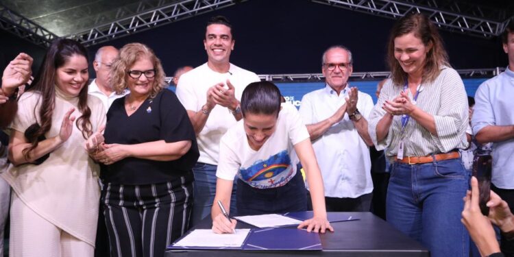 Governadora Raquel Lyra entrega requalificação de setores do Hospital Regional do Agreste e autoriza início de obras para construção de novo edifício na unidade