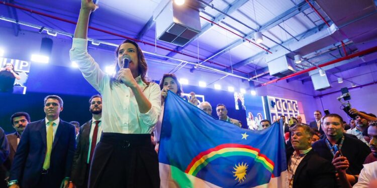 Governadora Raquel Lyra destina R$ 1,3 bilhão da concessão parcial da Compesa aos municípios e assina duplicação da BR-232