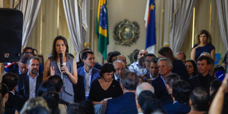 Governadora Raquel Lyra assina concessão parcial da Compesa para impulsionar o maior investimento em saneamento da história de Pernambuco