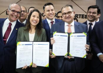 Após anúncio de retomada da Transnordestina, governadora Raquel Lyra e ministro dos Transportes, George Santoro, garantem R$ 473 milhões em obras de infraestrutura
