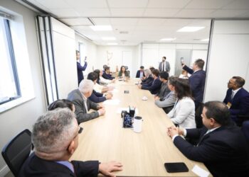 Governadora Raquel Lyra reúne prefeitos do Polo de Confecções do Agreste e define próximas agendas para defesa do crescimento econômico da região