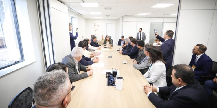 Governadora Raquel Lyra reúne prefeitos do Polo de Confecções do Agreste e define próximas agendas para defesa do crescimento econômico da região