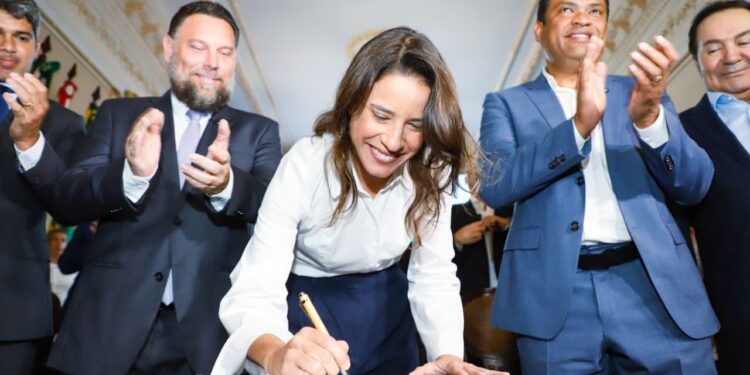 Governadora Raquel Lyra autoriza quase R$ 200 milhões em investimentos para patrimônio histórico, creches, saúde e segurança no Recife