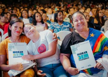 Em Jaboatão dos Guararapes, governadora Raquel Lyra entrega 183 títulos de propriedade e visita novo Centro de Referência da Mulher