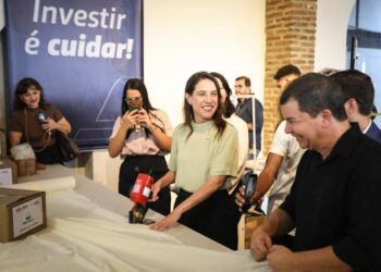 Com foco no fortalecimento da cadeia têxtil de Pernambuco, governadora Raquel Lyra entrega equipamentos para laboratórios de capacitação em dez municípios
