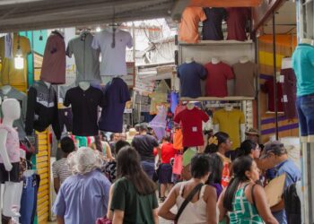 Festa de São João contribui para a Feira da Moda reunir mais de 100 mil pessoas na primeira feira do mês em Caruaru