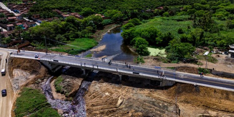 Ponte José Gonzaga Simões é entregue em tempo recorde no Alto do Moura
