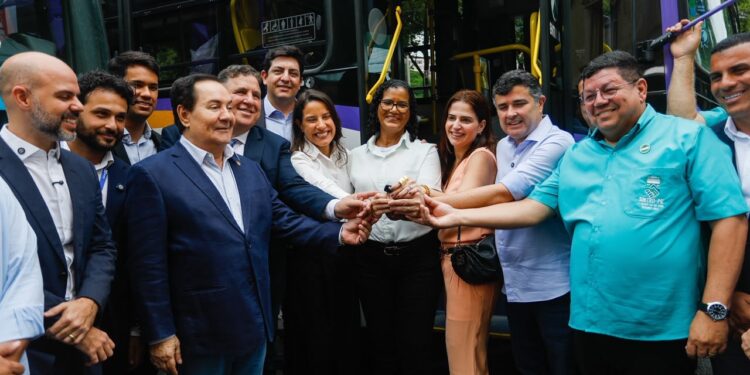 Governadora Raquel Lyra entrega novos 40 ônibus e avança na renovação da frota do transporte na Região Metropolitana do Recife