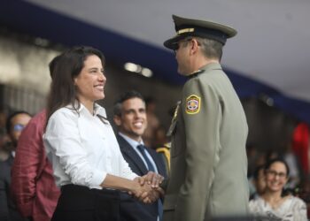 Governadora Raquel Lyra comanda formatura e entrega 182 novos oficiais da PMPE para reforçar segurança pública de Pernambuco