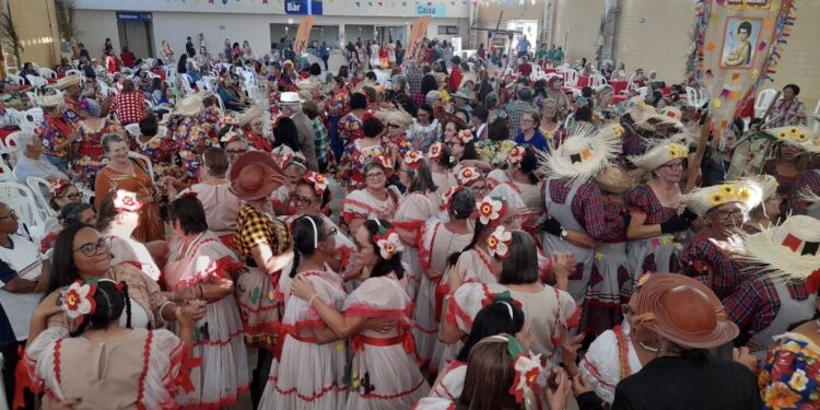 Sesc Caruaru promove XV Encontro Junino da Pessoa Idosa, com celebração à cultura nordestina e à interação social entre grupos