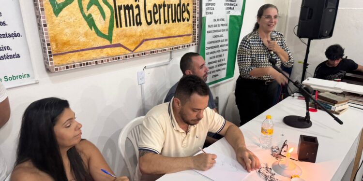Fernando Bem reúne centenas de pessoas no Centro Espírita Irmã Gertrudes para um momento de fé, esperança e solidariedade