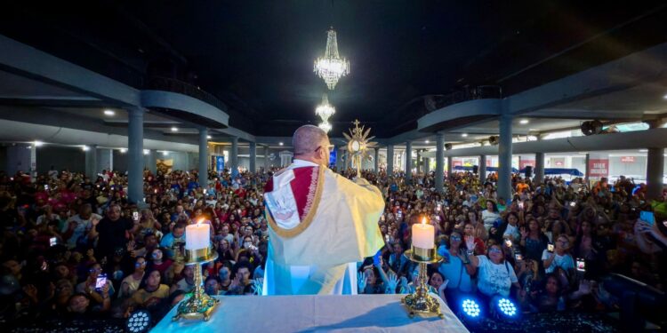 Dia do Católico chega à 4ª edição e reúne milhares de fiéis em grande celebração no Recife