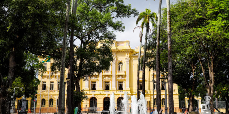 Pernambuco terá novo concurso público nas áreas de Segurança, Saúde e na UPE