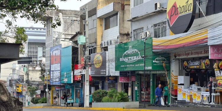 Para driblar ‘ressaca de vendas’ de julho, comércio varejista local aposta em queima de estoques