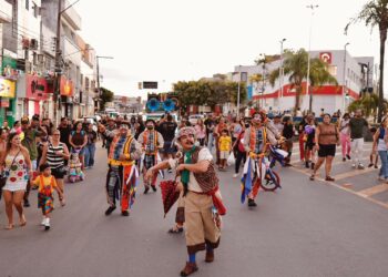 Trupe Pernambuco Meu País leva cortejo cultural às ruas de Bezerros nesta quinta-feira (13)