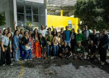 CAPS Caruaru promove acesso à cultura com visita de usuários ao teatro