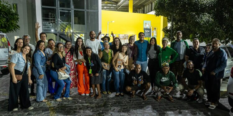CAPS Caruaru promove acesso à cultura com visita de usuários ao teatro
